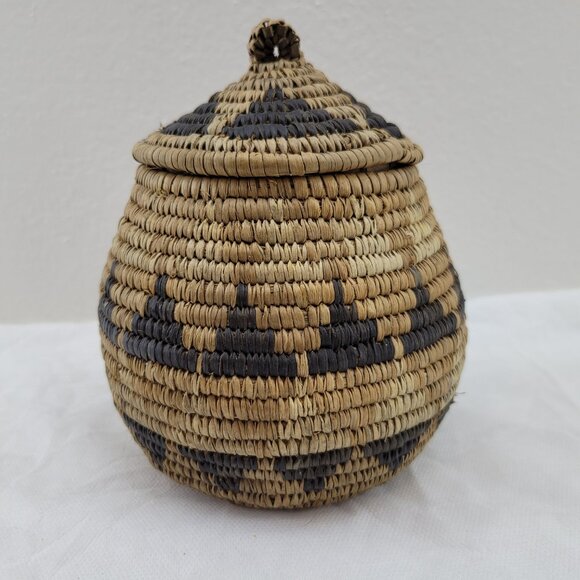 VTG African Lidded Basket 7" Traditional Zulu Hand Woven & Natural Dyes - Picture 5 of 12